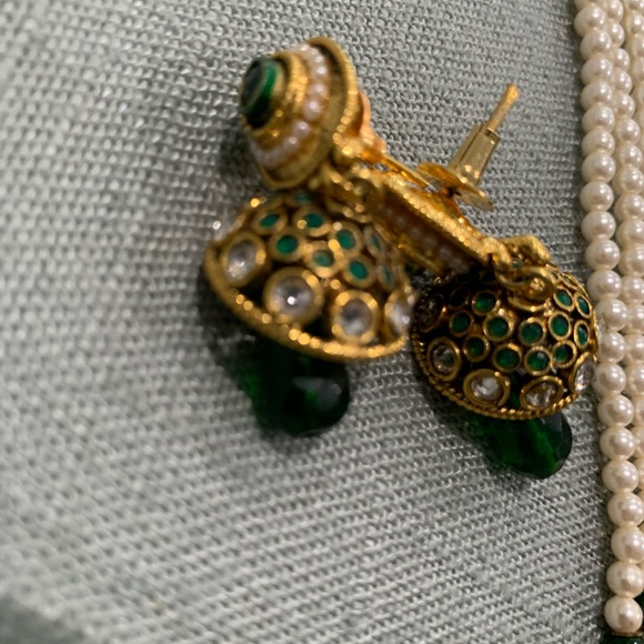 Long pearl and kundan necklace with drop earrings - Picture 4 of 4